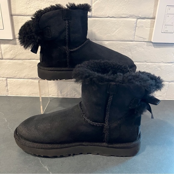 UGG sz 5 mini Bailey bow black suede bow tie boots - Picture 6 of 15